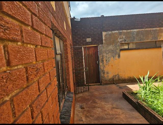 5 BEDROOM HOUSE FOR SALE IN SIBASA